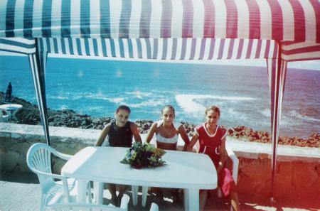 c moi et kaoutar et amal